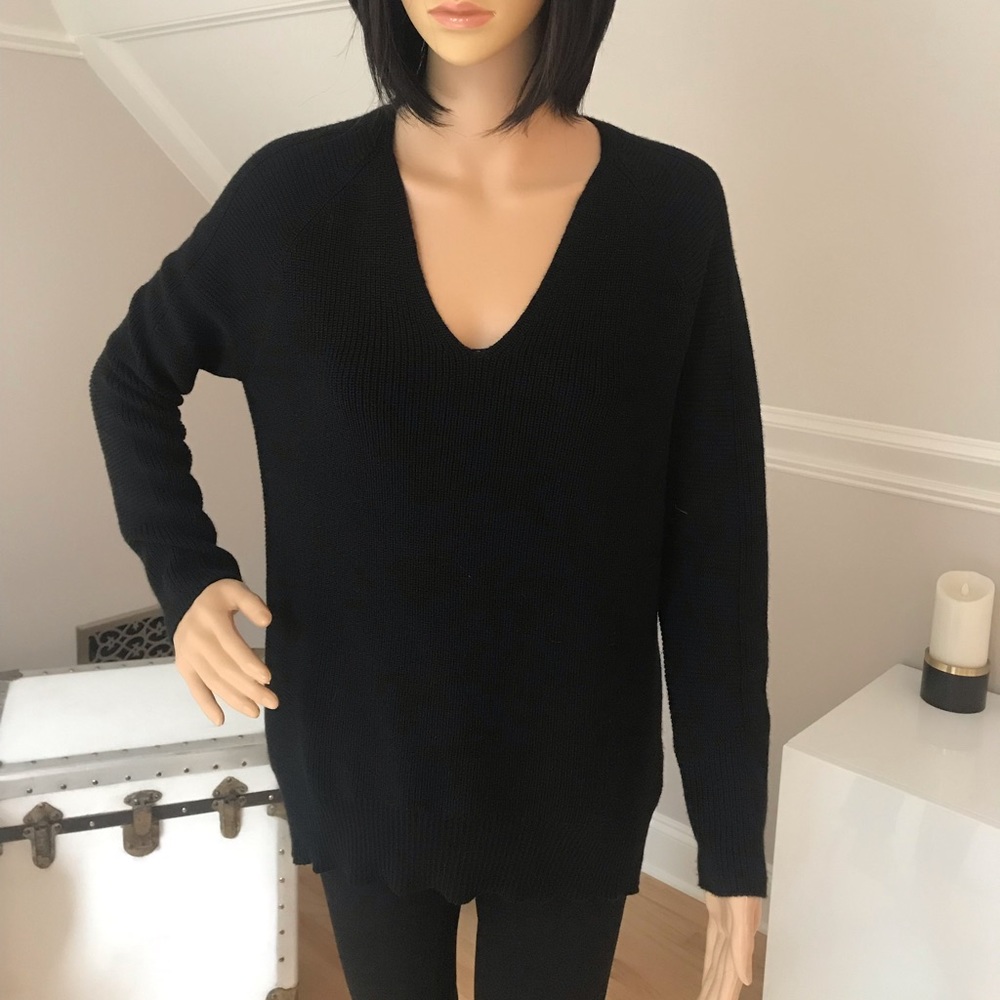 Athleta V Neck Black Sweater. Size XXS. EUC